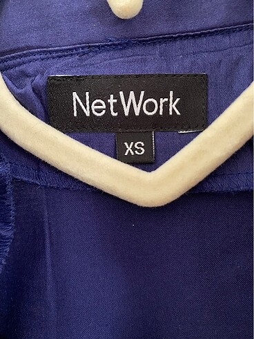 xs Beden Network, XS beden, yakası volanlı,mavi gömlek .