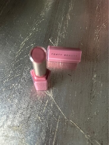 Beden Fenty beauty gloss bomb stix 04