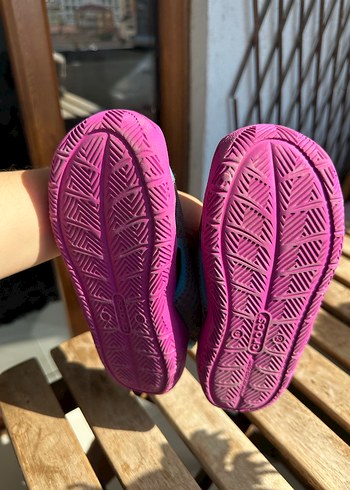 Kız Çocukları için Gri Pembe Kaydırmaz Terlik - Görsel 4