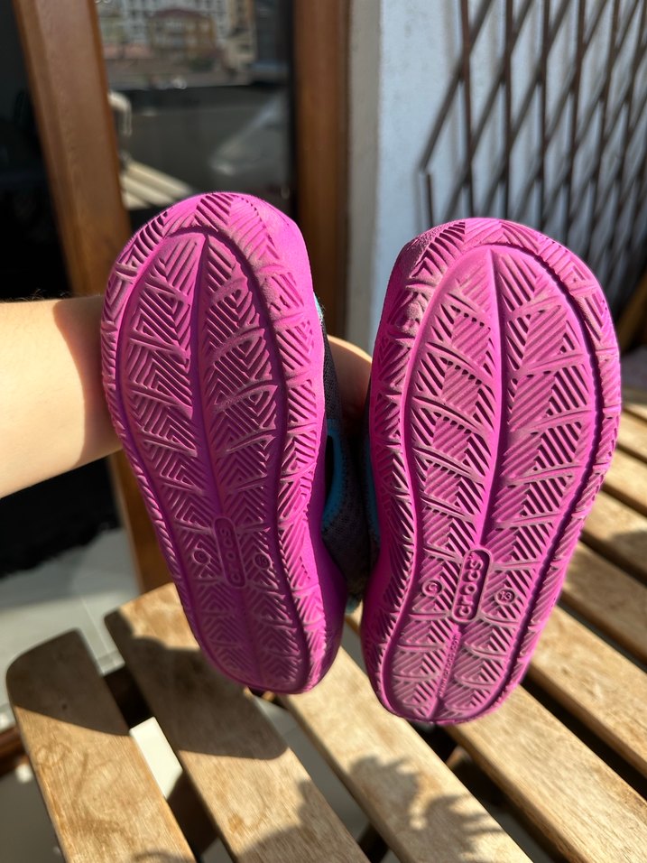 Kız Çocukları için Gri Pembe Kaydırmaz Terlik - Görsel 4