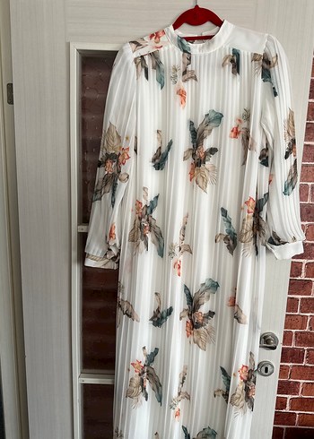 Piliseli Uzun Beyaz Desenli Bohem Elbise - Görsel 2