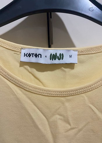 Çiçek Baskılı Sarı Kolsuz Kadın Tişört - Görsel 2