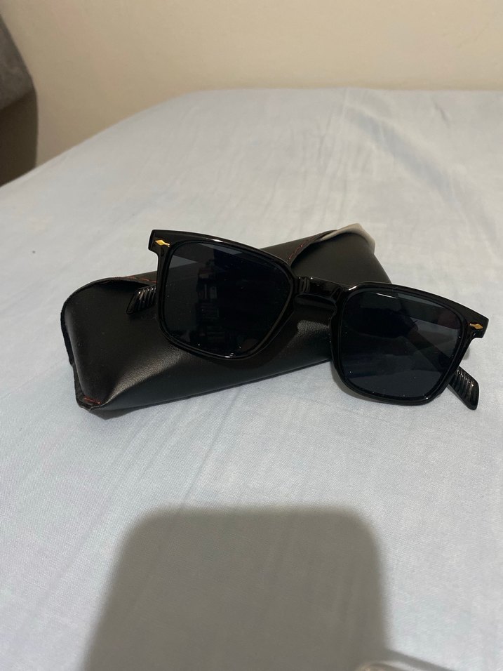Siyah Minimalist Kadın Güneş Gözlüğü - Görsel 5