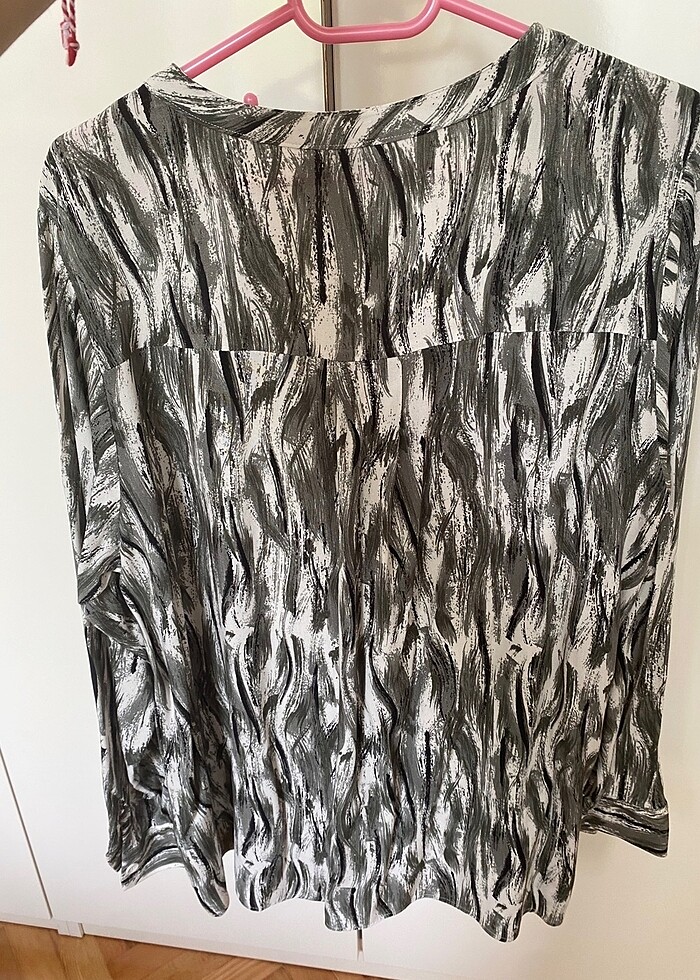 Desenli uzun kollu kadın bluz - Görsel 4