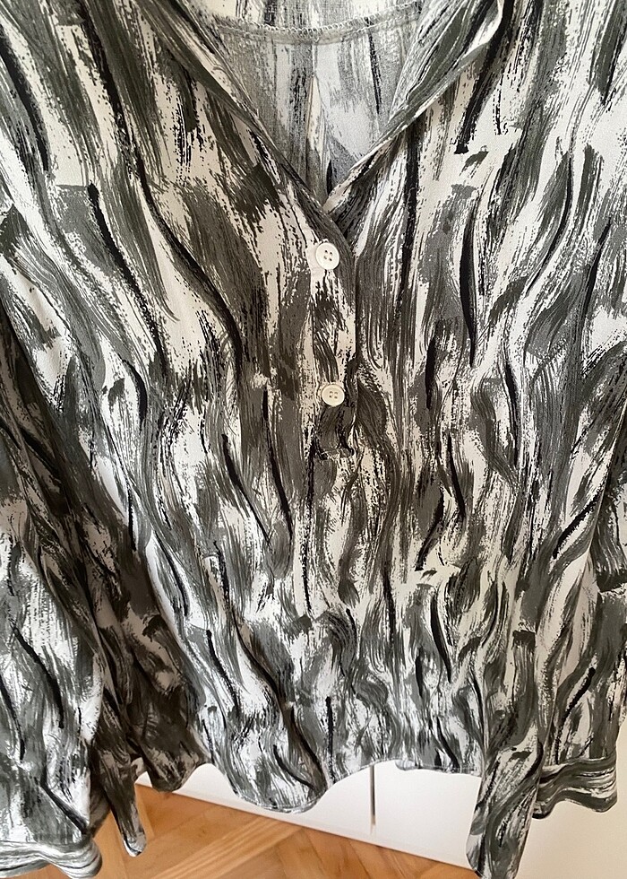 Desenli uzun kollu kadın bluz - Görsel 5