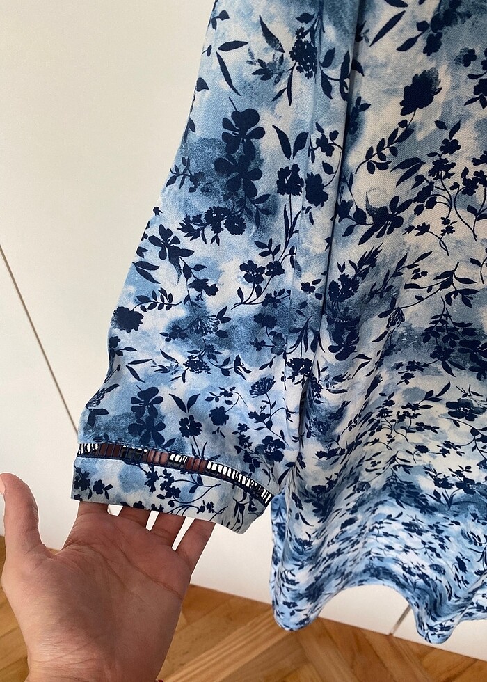 V yaka desenli bluz - Görsel 4