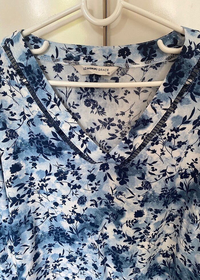 V yaka desenli bluz - Görsel 5