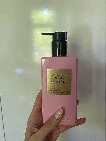 VS Bombshell lotion