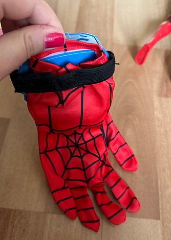 Kırmızı Örümcek Adam Temalı Oyuncak Eldiven - Görsel 3