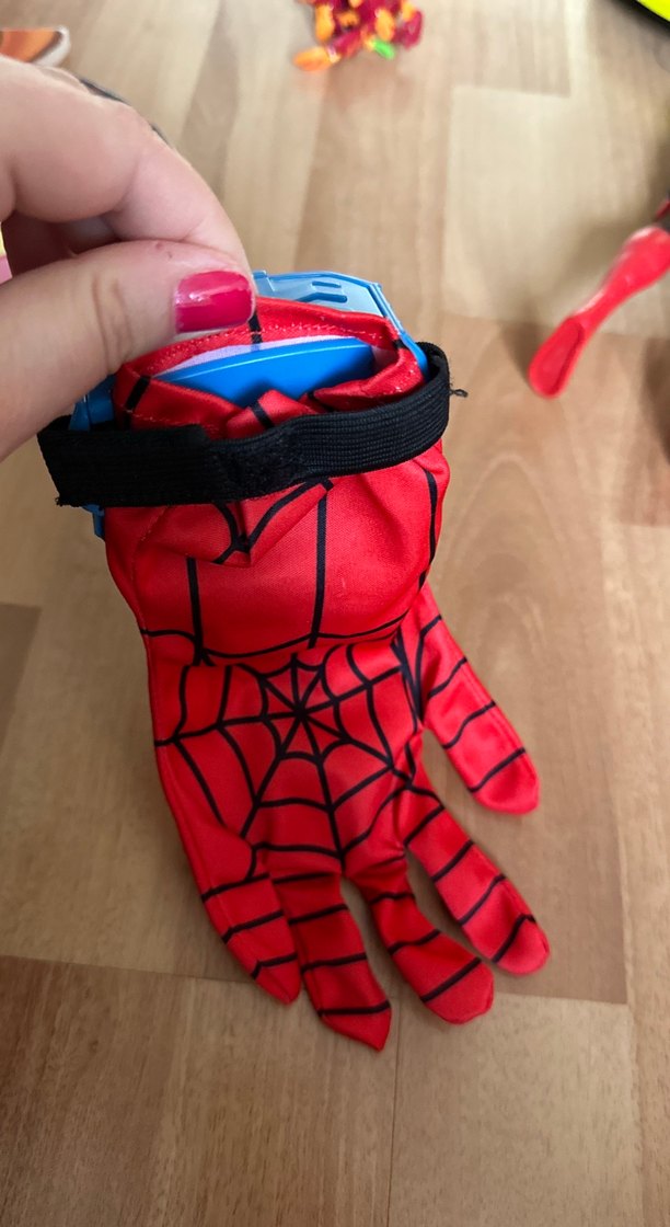 Kırmızı Örümcek Adam Temalı Oyuncak Eldiven - Görsel 3