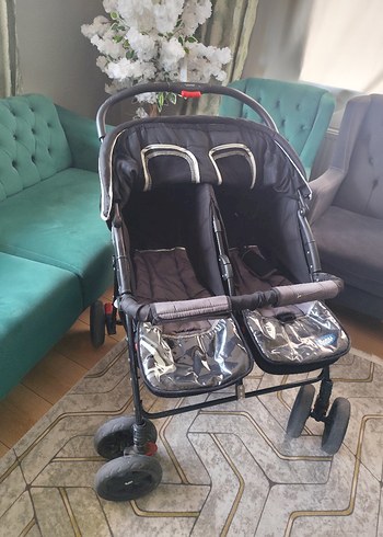 ikiz bebek Arabası mis gibi müthiş kolay kullanım ve sürüşü var