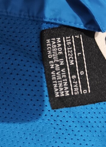 Nike orjinal yağmurluk 6 yaş - Görsel 2