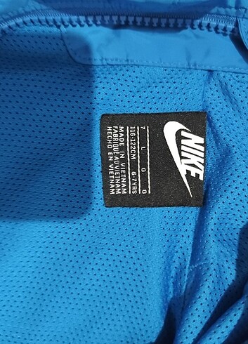 Nike orjinal yağmurluk 6 yaş - Görsel 3
