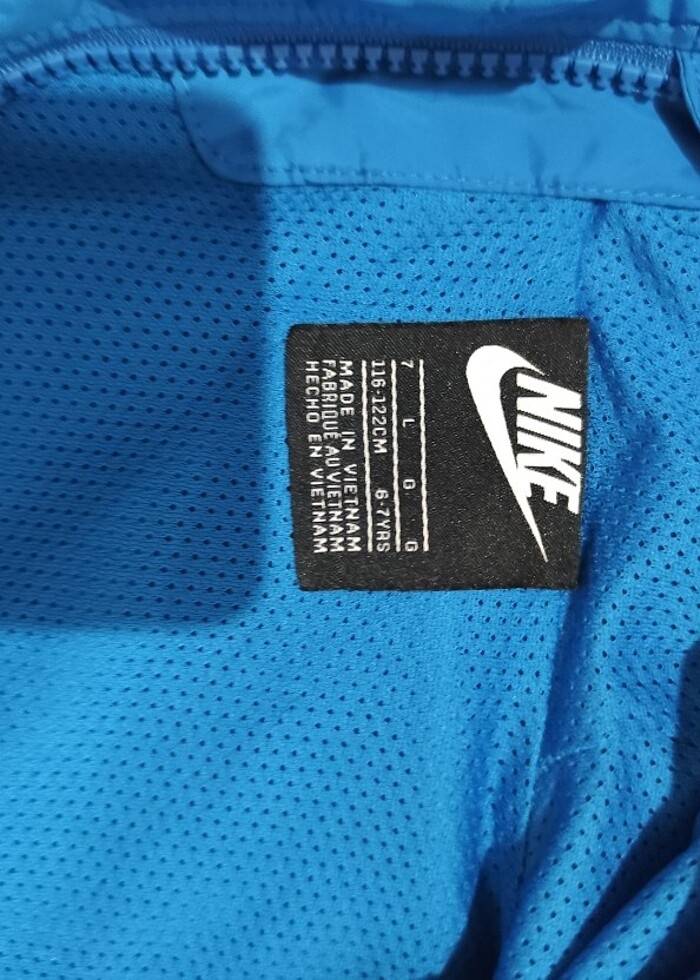 Nike orjinal yağmurluk 6 yaş - Görsel 3