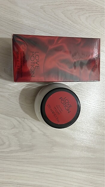 Oriflame parfüm ve vücut kremi