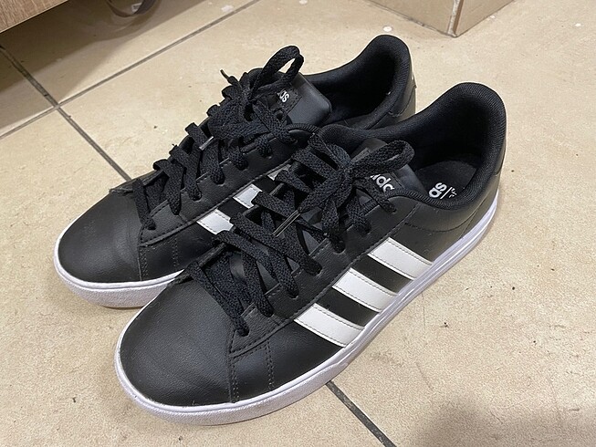 42 Beden siyah Renk Sıfır Adidas ayakkabı