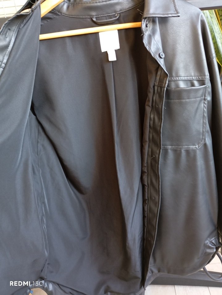 Düğmeli siyah ceket - Görsel 4