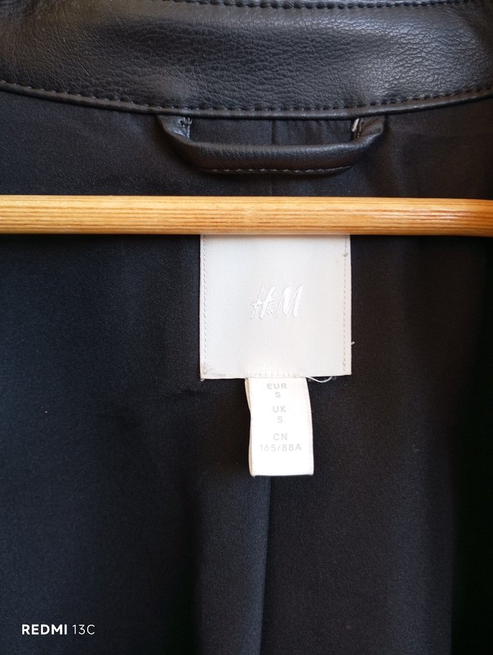 Düğmeli siyah ceket - Görsel 2