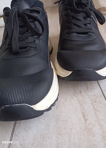 Siyah elle - Görsel 2