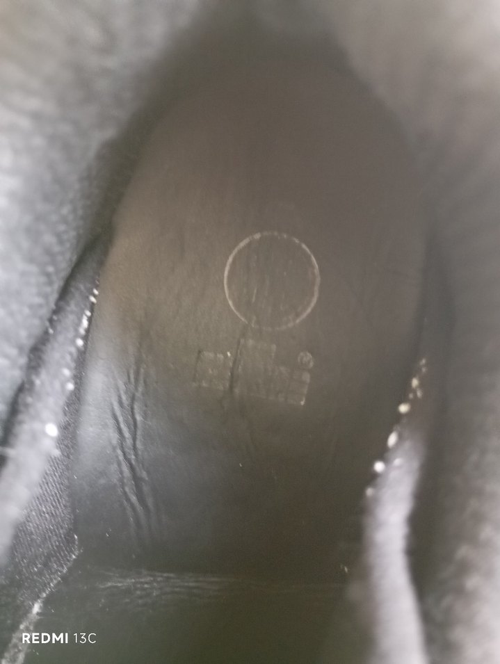 Siyah elle - Görsel 3