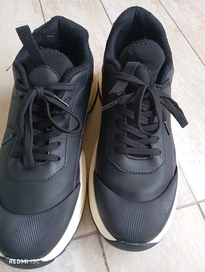 Siyah elle - Görsel 4