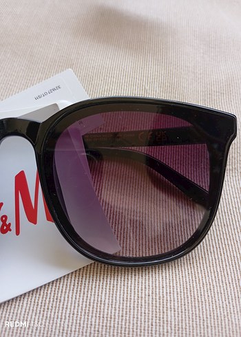 Şeffaf Siyah Kadın Güneş Gözlüğü - Görsel 4