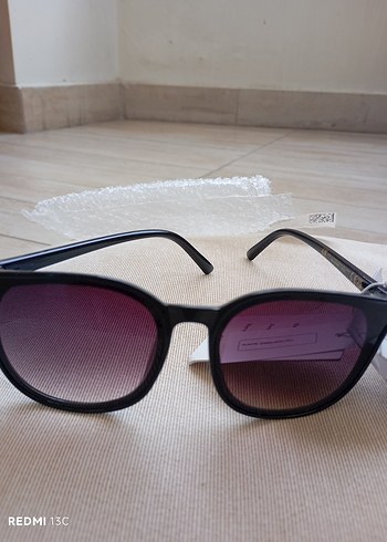 Şeffaf Siyah Kadın Güneş Gözlüğü - Görsel 5