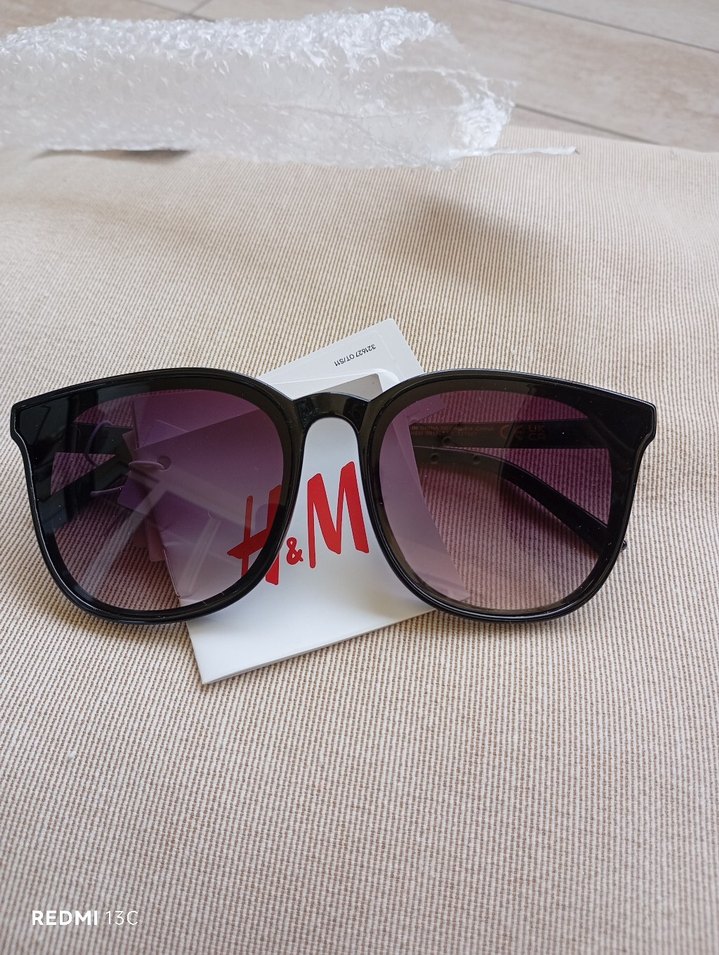 Şeffaf Siyah Kadın Güneş Gözlüğü - Görsel 2