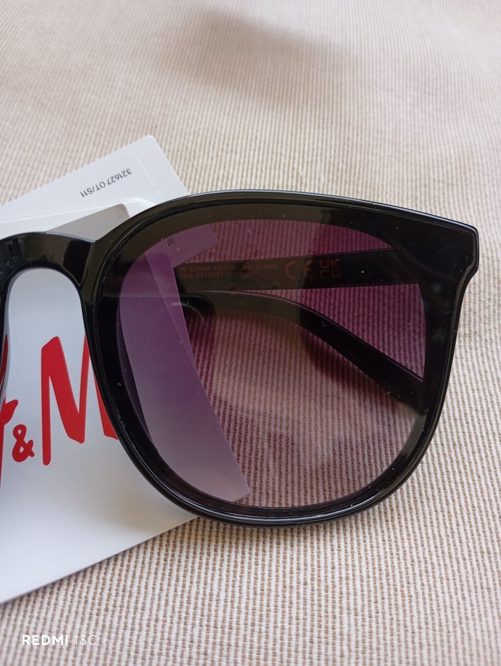 Şeffaf Siyah Kadın Güneş Gözlüğü - Görsel 4