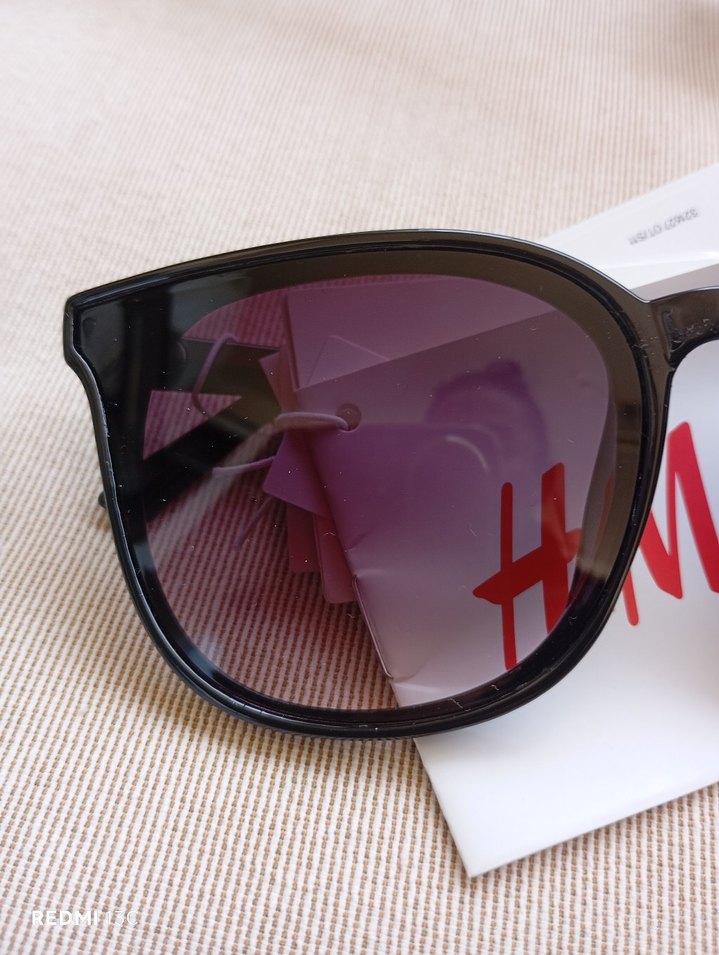 Şeffaf Siyah Kadın Güneş Gözlüğü - Görsel 3