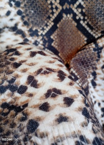 Yılan Desenli Örgü Kahverengi Kadın Bluz - Görsel 3