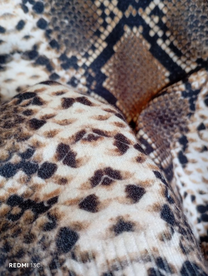 Yılan Desenli Örgü Kahverengi Kadın Bluz - Görsel 3