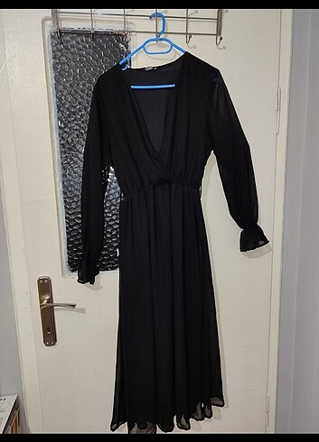 40 Beden siyah Renk Şifon kol MİDİ boy elbise