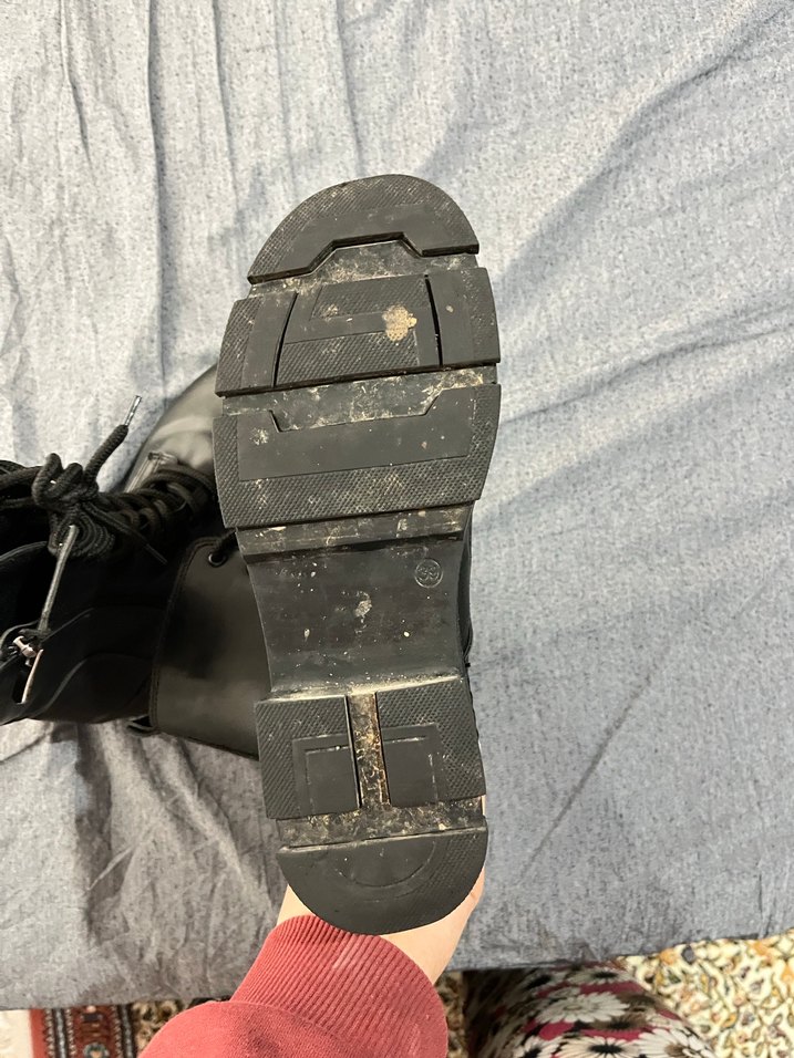 Siyah Bot - Görsel 5