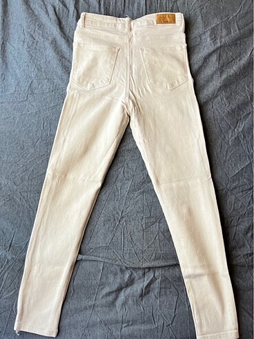 36 Beden ten rengi Renk Krem Stradivarius jean