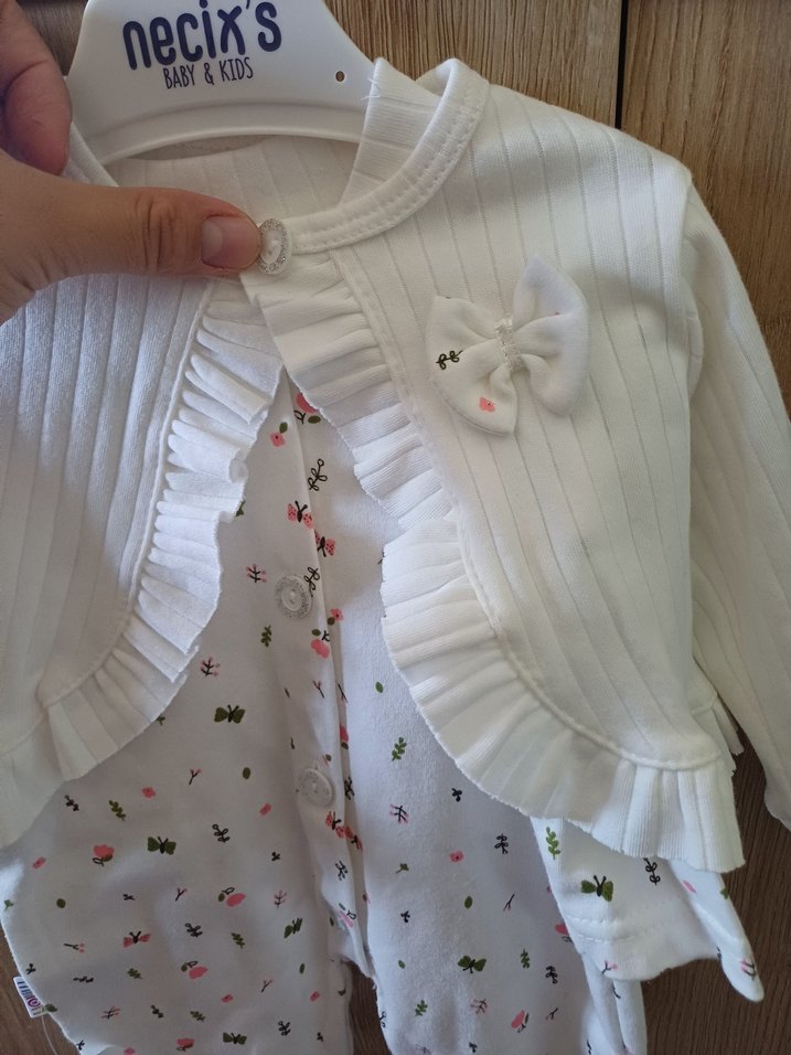 Beyaz Örgü Desenli Kız Bebek Tulum - Görsel 2