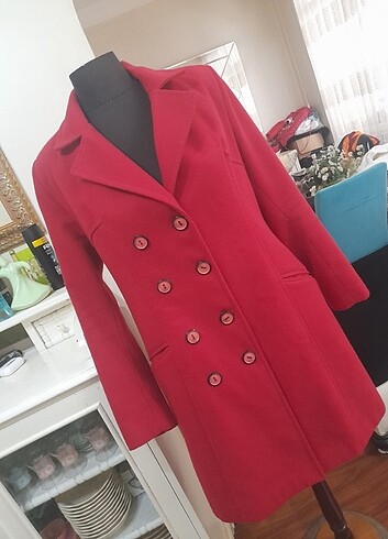 Kırmızı kaşe kaban - Görsel 7