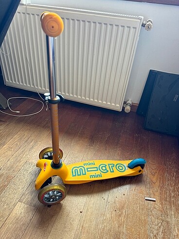 Micro micro mini scooter