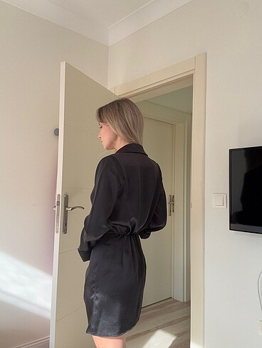 xs Beden Stradivarius xS Saten Siyah Elbise
