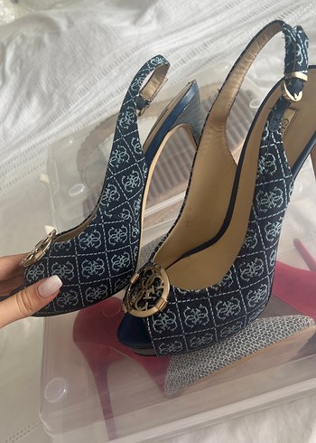 Guess Guess Klasik Mavi YDesenli Tokalı Topuklu