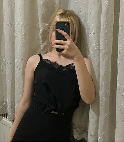 siyah dantel detaylı bluz