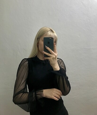 siyah kolları tüllü bluz