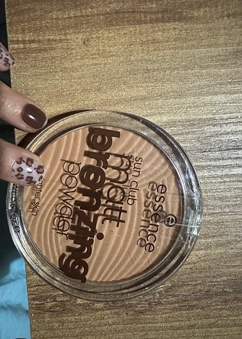Essence Sun Club Mat Bronzlaştırıcı Pudra 01 Natural - Görsel 2