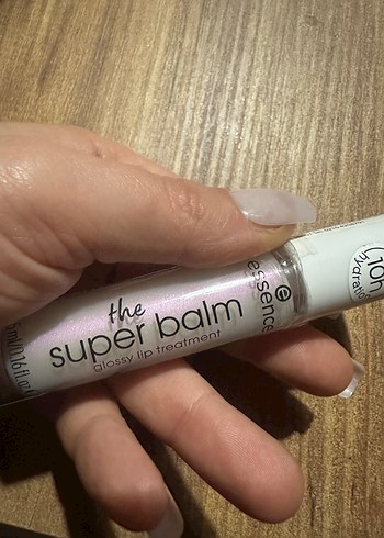 Essence Pastel Bej Dudak Parlatıcısı - Görsel 4