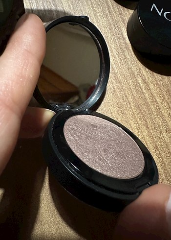 Note Cosmetics Işıltılı Bej Tekli Göz Farı - Görsel 3