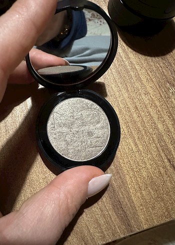 Note Cosmetics Sedefli Bej Tekli Göz Farı 14 - Görsel 2