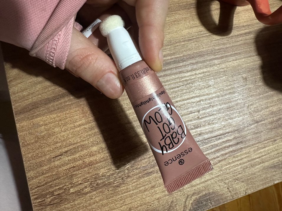 Essence Baby Got Glow Likit Aydınlatıcı 20-Rose and Shine - Görsel 2
