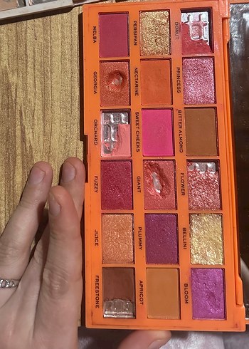 I Heart Revolution 18 Renk Şeftali Tonları Göz Farı Paleti - Görsel 2