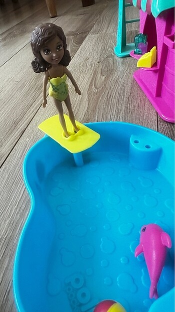  Polly Pocket Kaydıraklı Havuz Eğlencesi