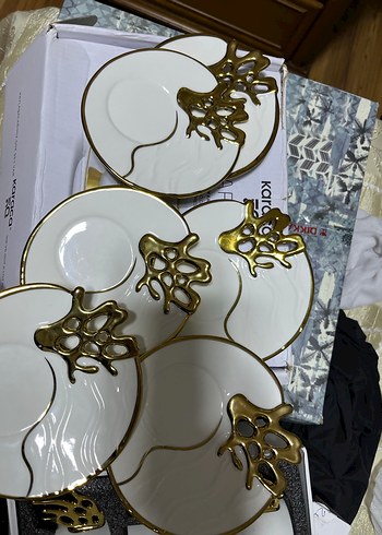 Karaca altı kişilik fincan takımı tabaklarda hatalar vardır - Görsel 7